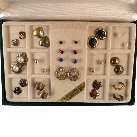 🍀 Vintage Sweet Sixteen Austrian Crystal Collection Earring Set Green Velvet Box - Picture 2 of 9